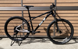 【下鴨店】ブラックのマウンテンバイクを探している方必見!!特価になって登場。GT(ジーティー)AVALANCHE COMP (アバランチェコンプ) 27.5インチをご紹介。