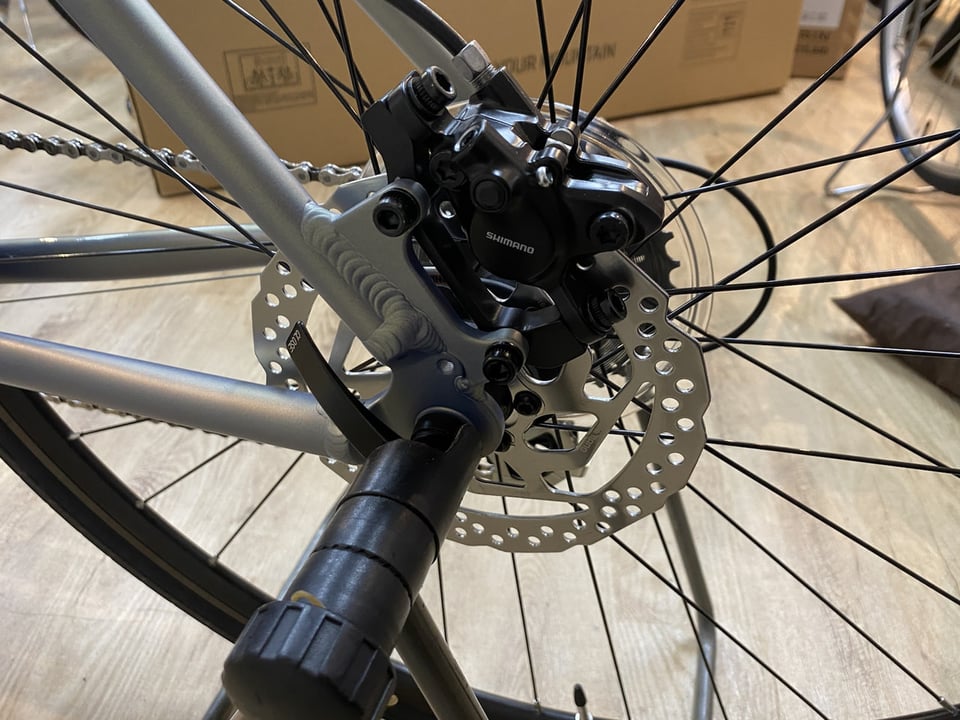 下鴨店】定番クロスバイクのディスクブレーキモデル FUJI RAIZ