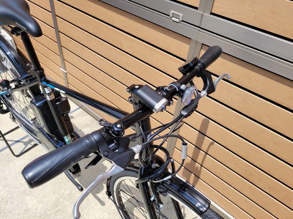 自転車(付属品多数) NEXTYLE クロスバイク OGK前カゴ付き 泥除け フェンダー 自転車 700