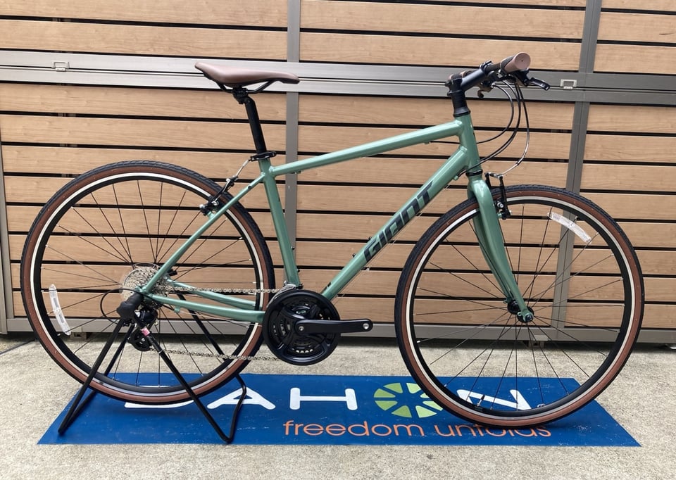 GIANT / 【京都/店頭お渡し限定】【2025年モデル】Escape R3