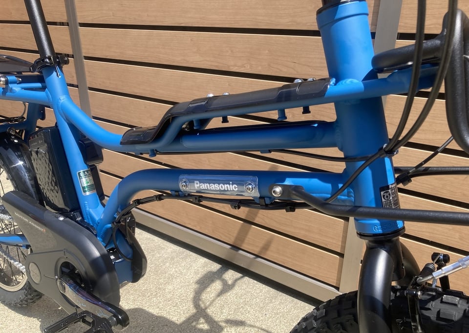 青色 電動アシスト自転車 前バスケット付き 電動アシスト自転車 青色 前バスケット付き