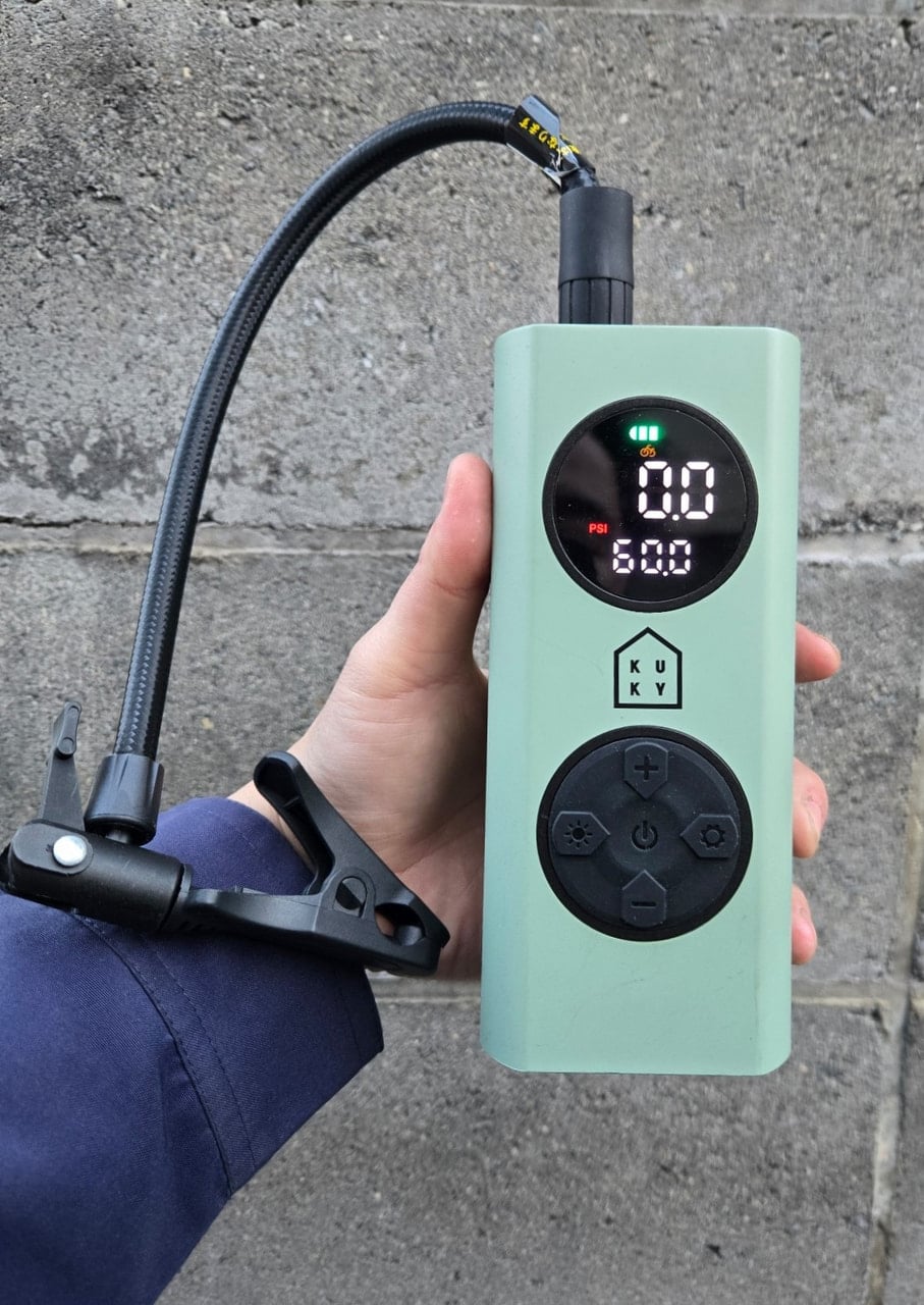 下鴨店】出先で空気入れしてますか?出張修理でも大活躍の電動空気入れ